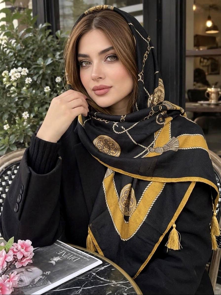 روسری نخی منگوله دار